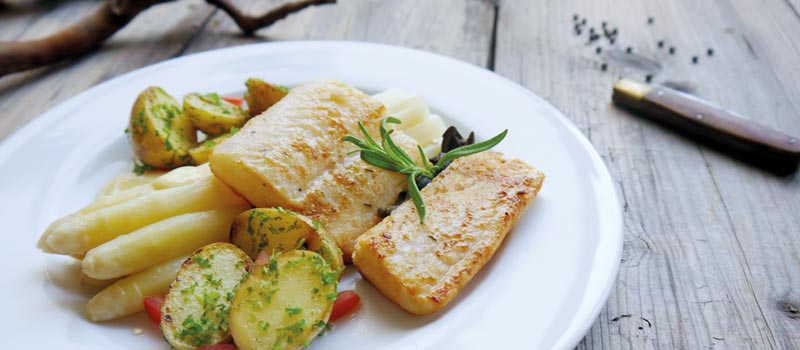 Fisch essen, gesund, Fisch essen ist gesund, Dinner Meal, Food at Restaurant